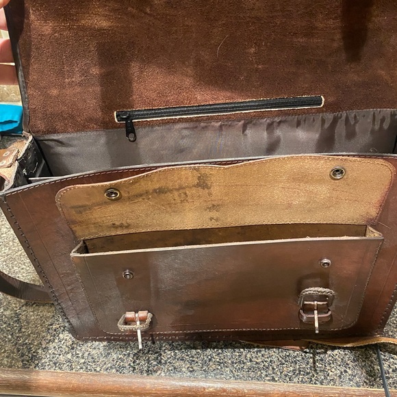 Chilean Handmade Leather Satchel Messenger Bag - Picture 6 of 8